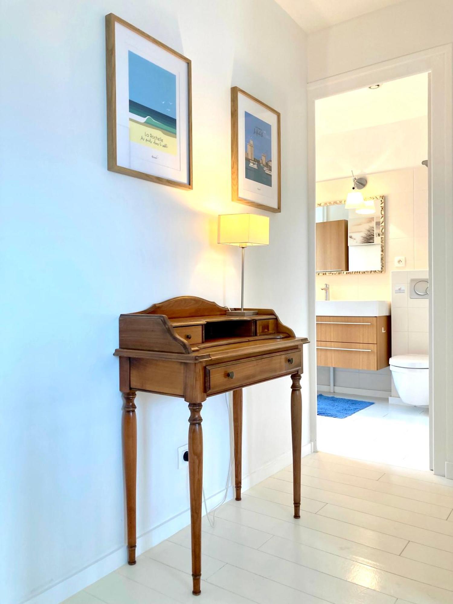 Maison Centre Ville Avec Jardin , Terrasse, Et Garage Velos ลาโรแชล ภายนอก รูปภาพ
