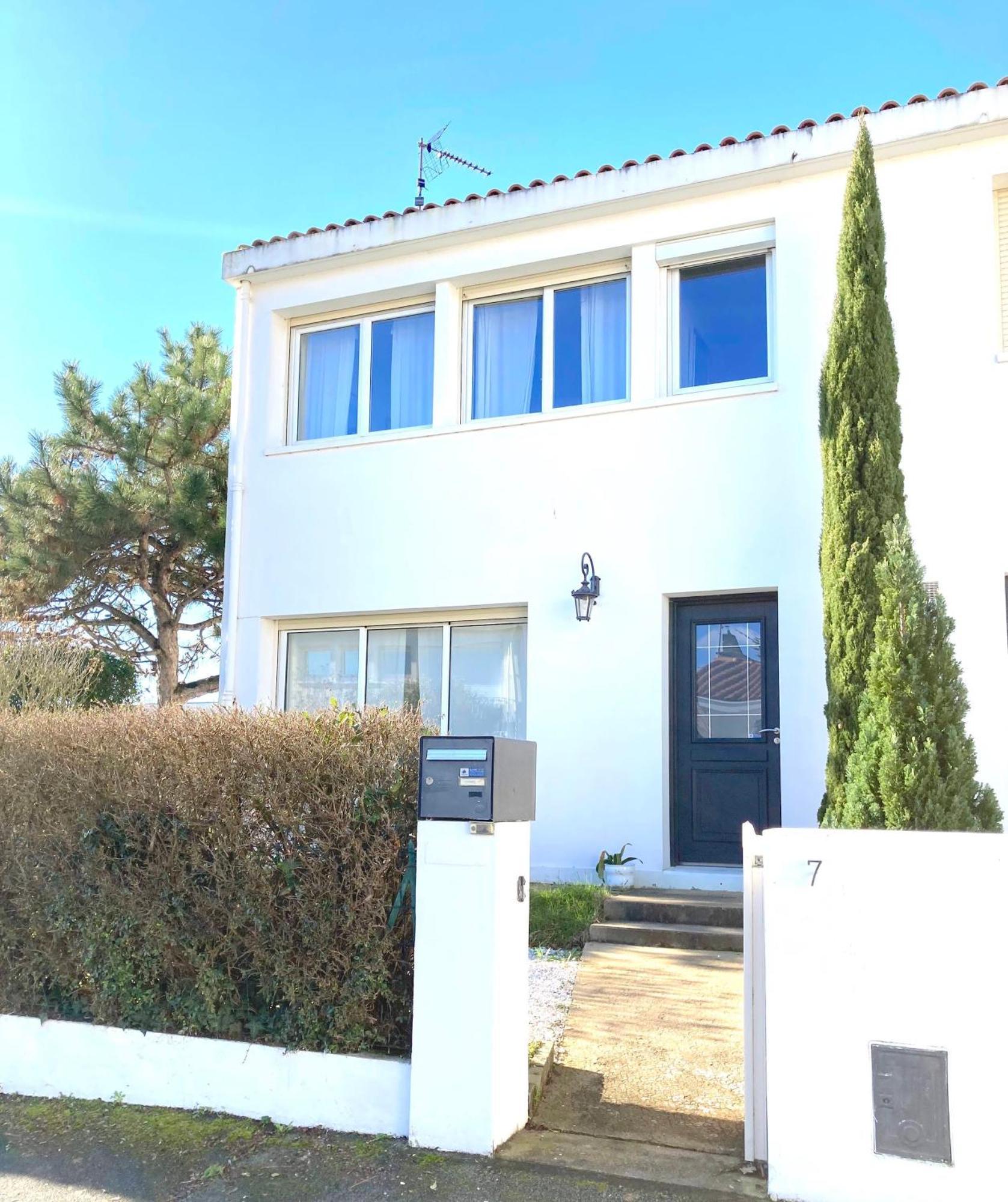 Maison Centre Ville Avec Jardin , Terrasse, Et Garage Velos ลาโรแชล ภายนอก รูปภาพ