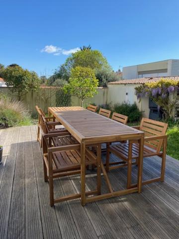 Maison Centre Ville Avec Jardin , Terrasse, Et Garage Velos ลาโรแชล ภายนอก รูปภาพ